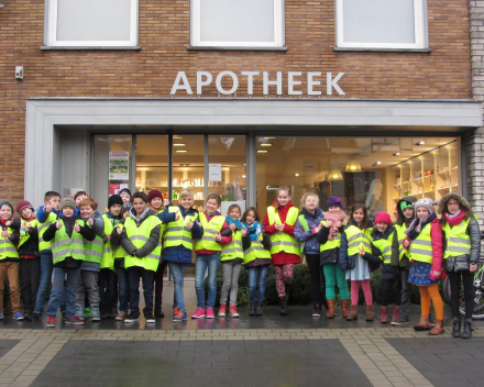 Het 4de leerjaar van Sint Laurens op bezoek! - Apotheek Van Grootel